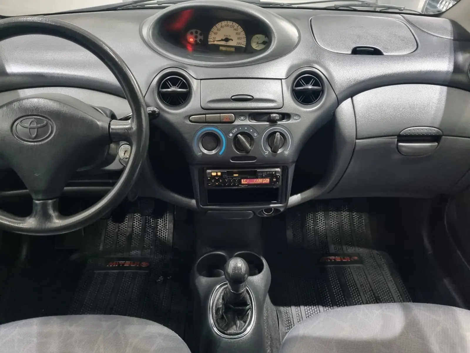 TOYOTA Yaris 1.3 MT