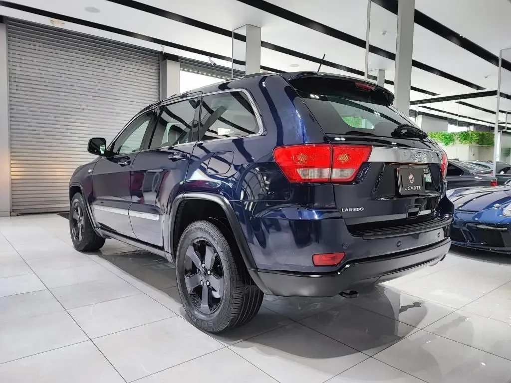 JEEP Grand Cherokee Laredo 4X2