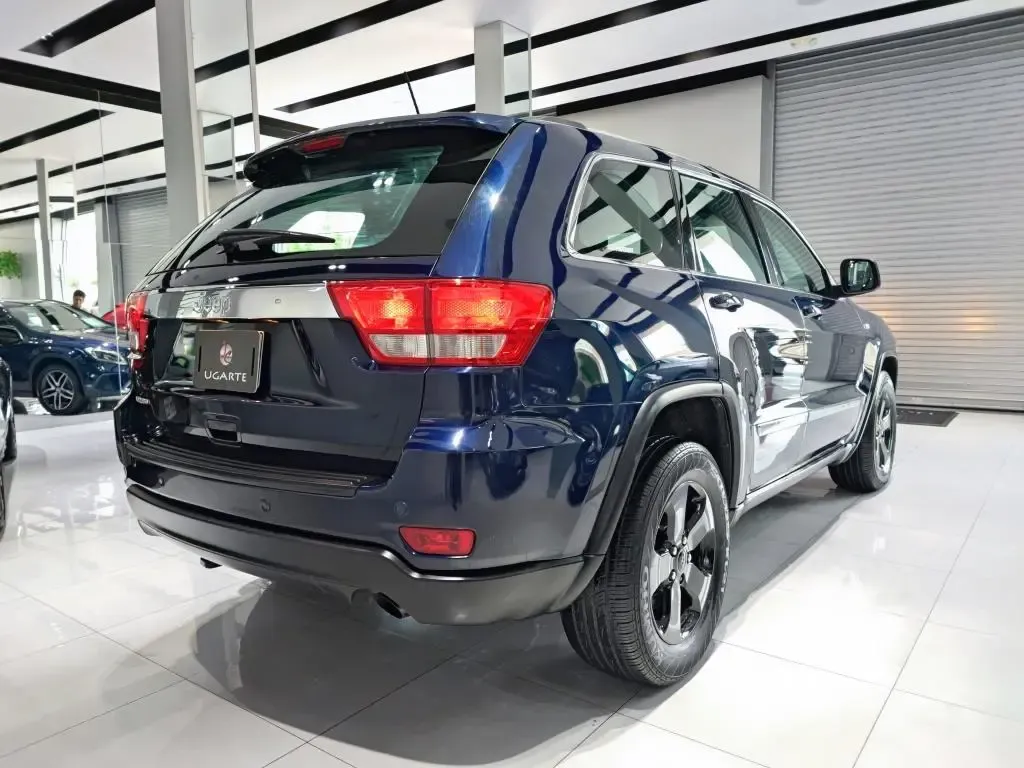 JEEP Grand Cherokee Laredo 4X2