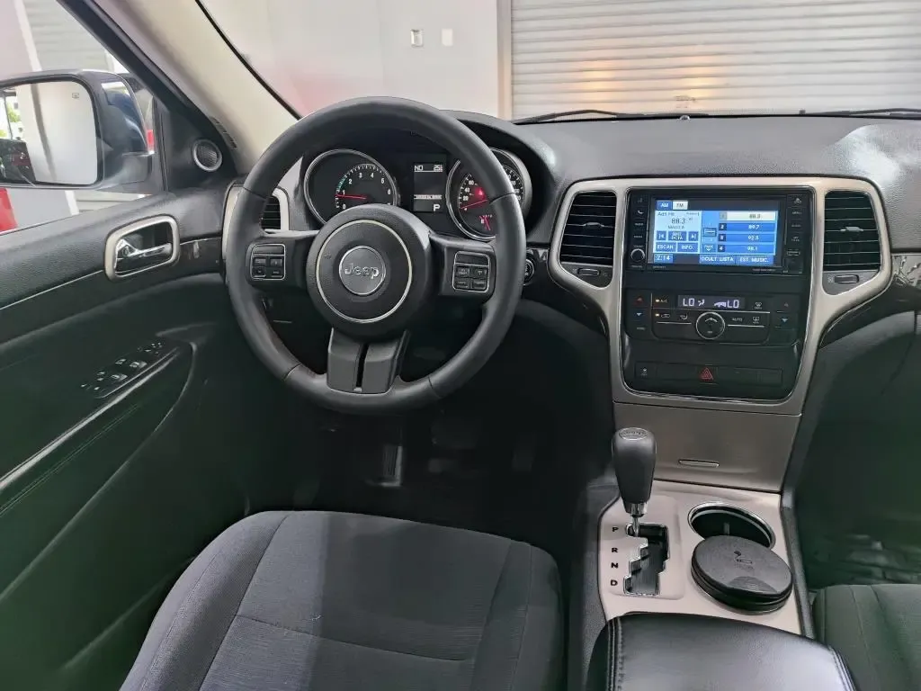 JEEP Grand Cherokee Laredo 4X2