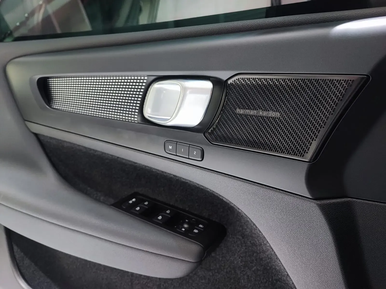 VOLVO XC40 B5