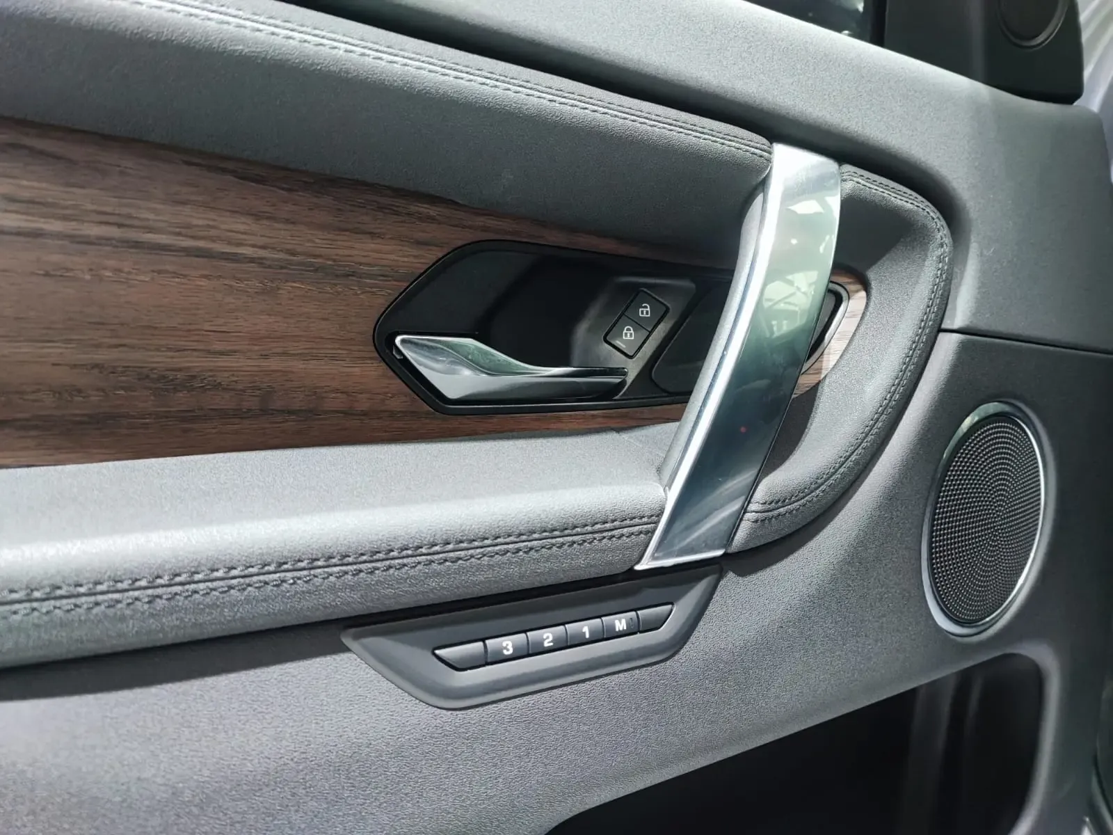 LAND ROVER Discovery Sport P250 S