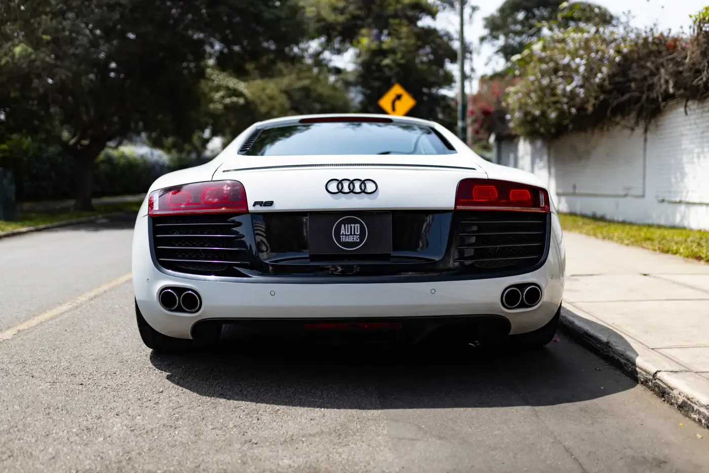 AUDI R8 V8