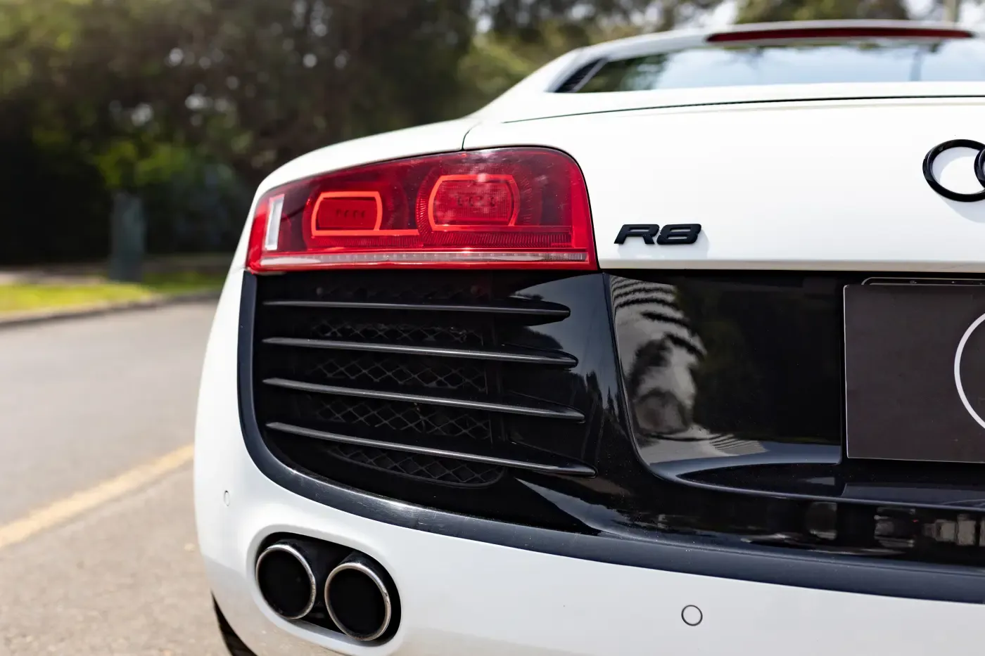 AUDI R8 V8