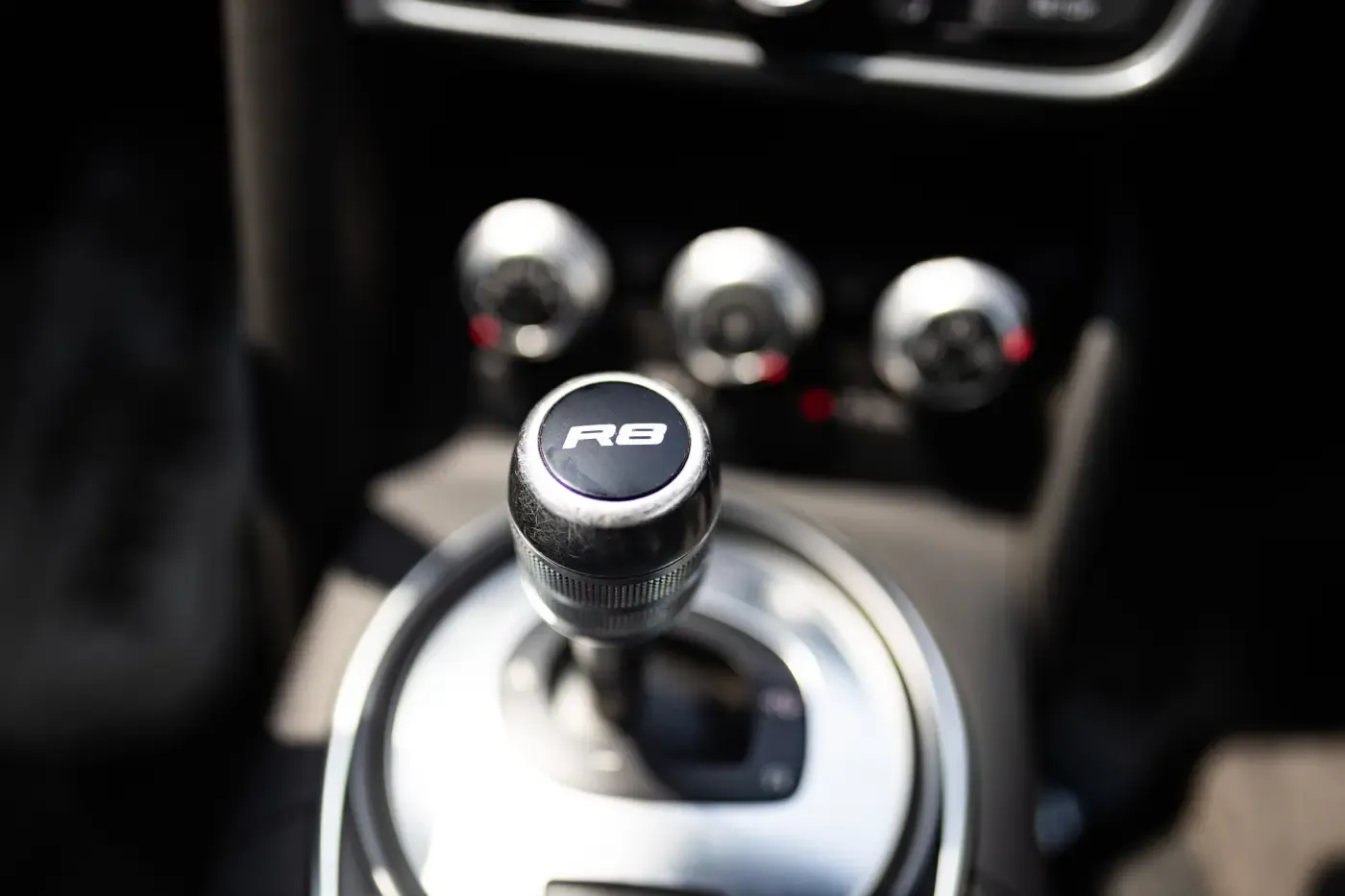AUDI R8 V8