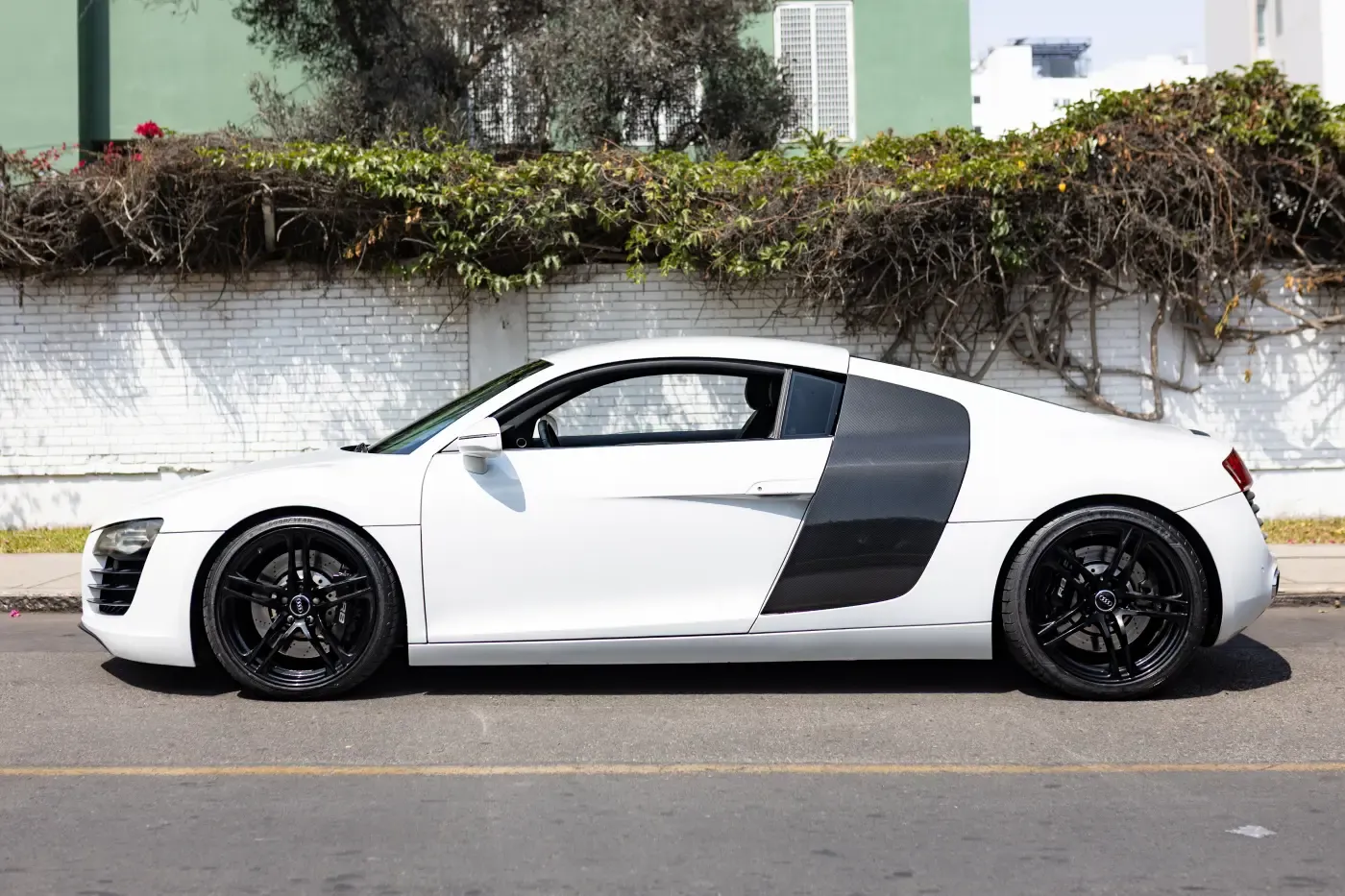 AUDI R8 V8