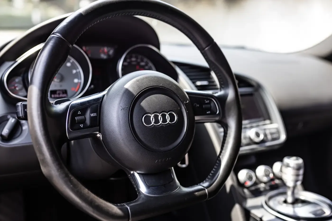 AUDI R8 V8