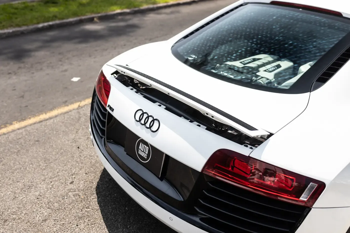 AUDI R8 V8