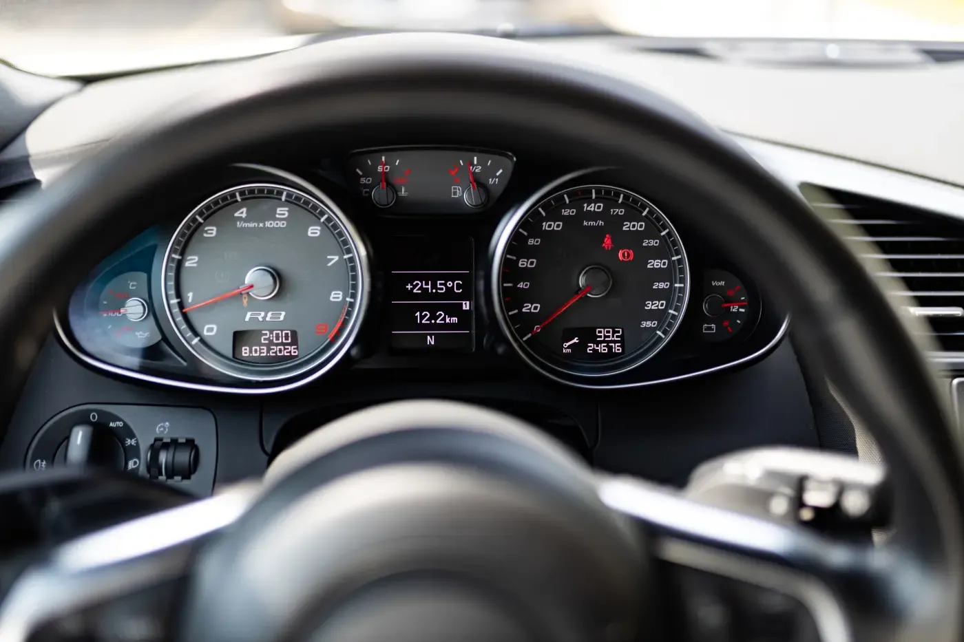 AUDI R8 V8