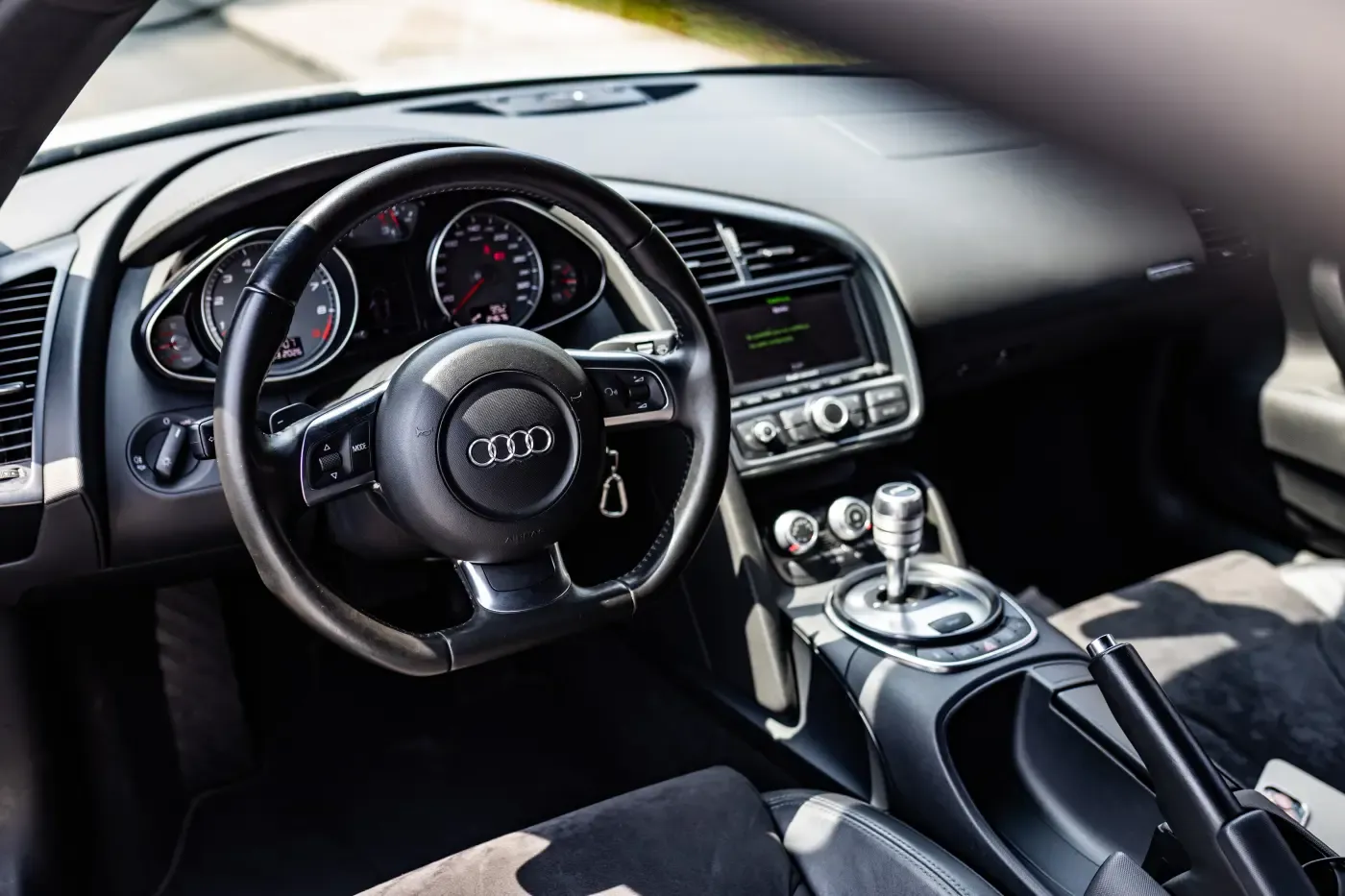AUDI R8 V8