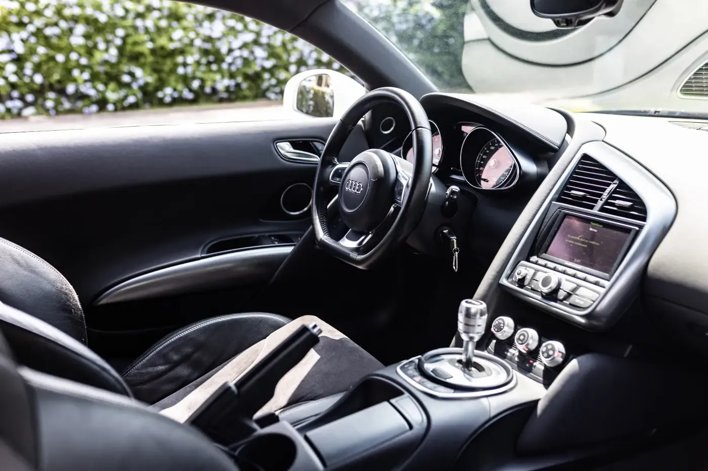 AUDI R8 V8