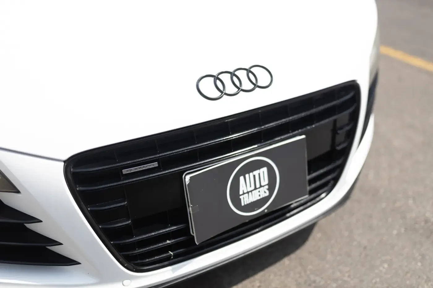 AUDI R8 V8