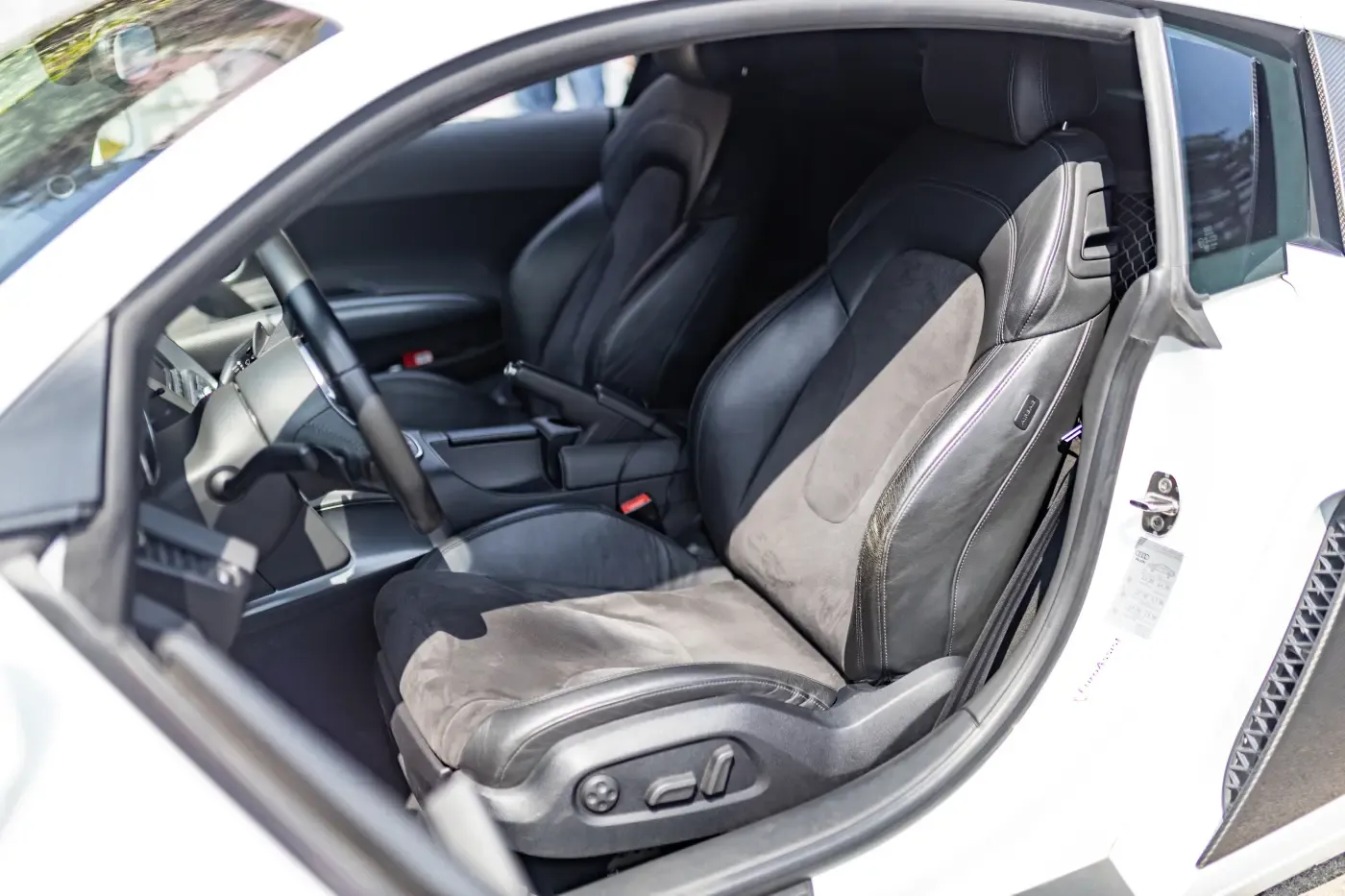 AUDI R8 V8