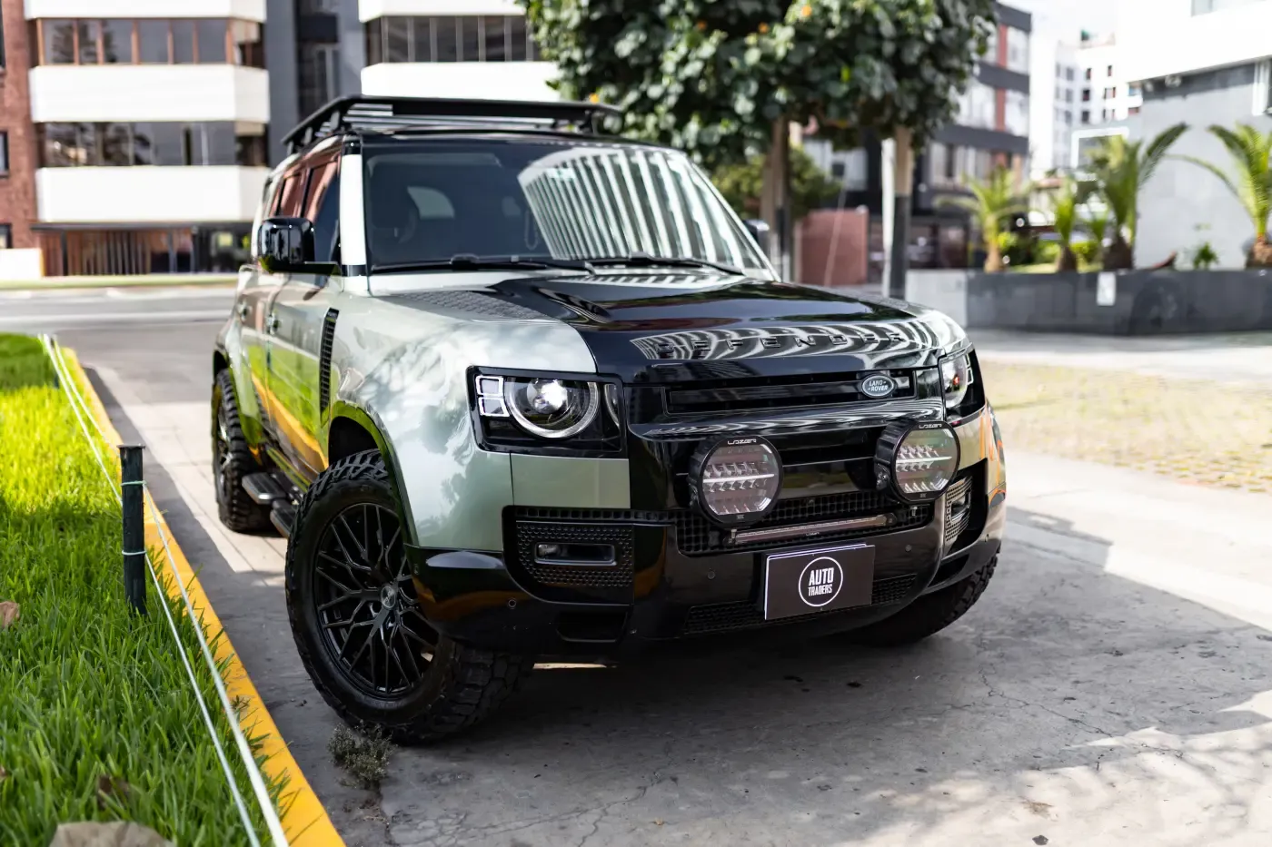 LAND ROVER Defender SE