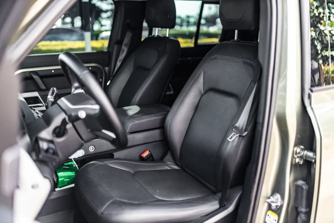 LAND ROVER Defender SE