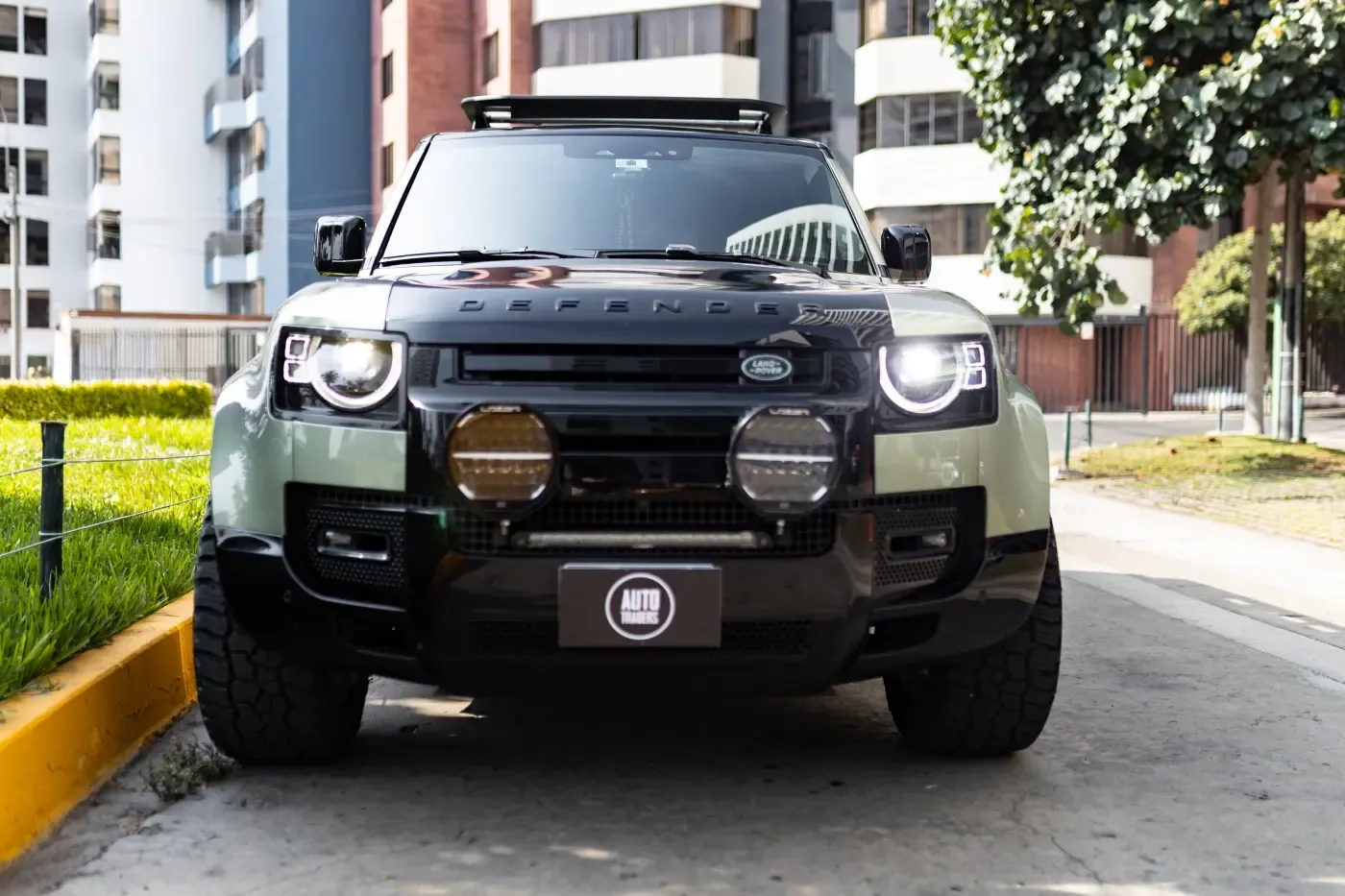LAND ROVER Defender SE