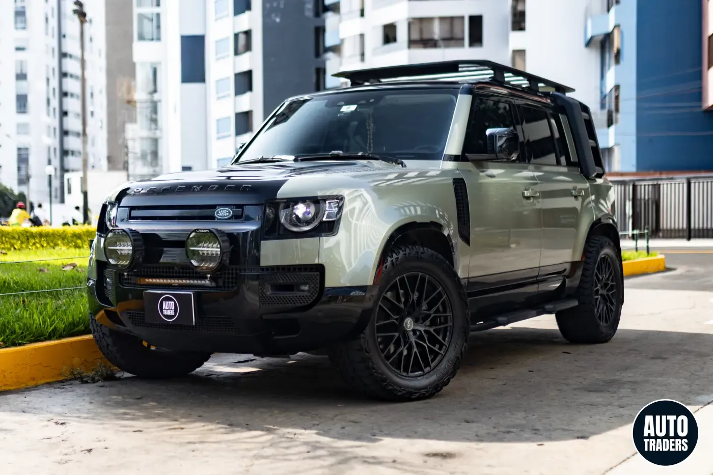 LAND ROVER Defender SE