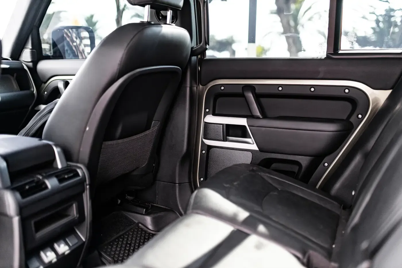 LAND ROVER Defender SE