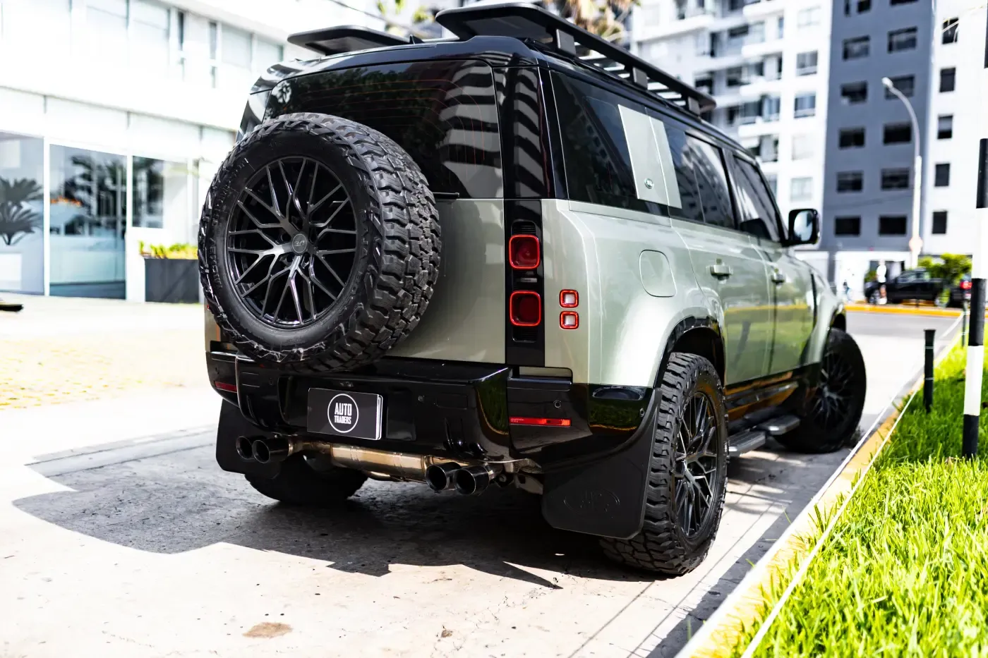LAND ROVER Defender SE