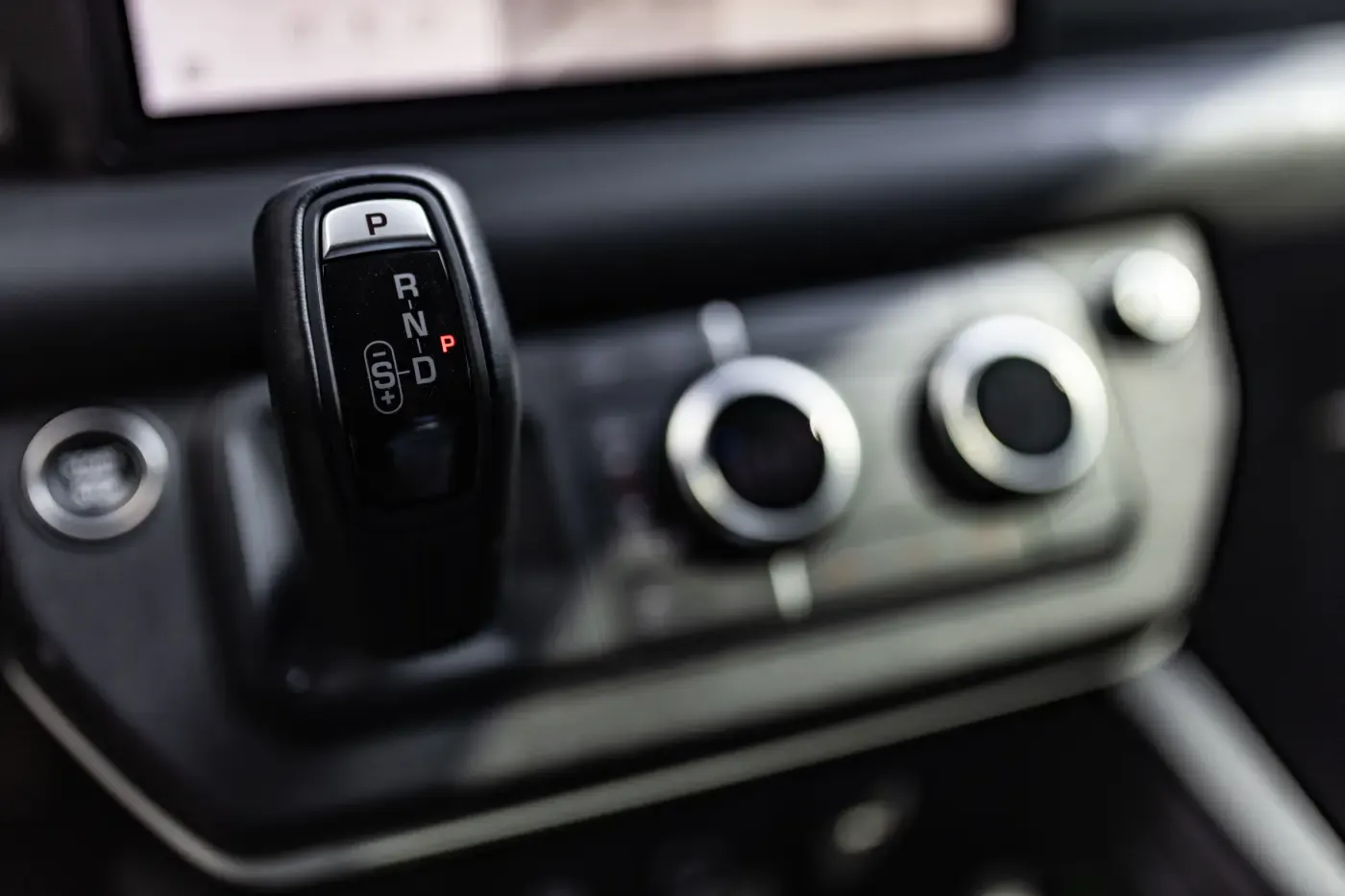 LAND ROVER Defender SE