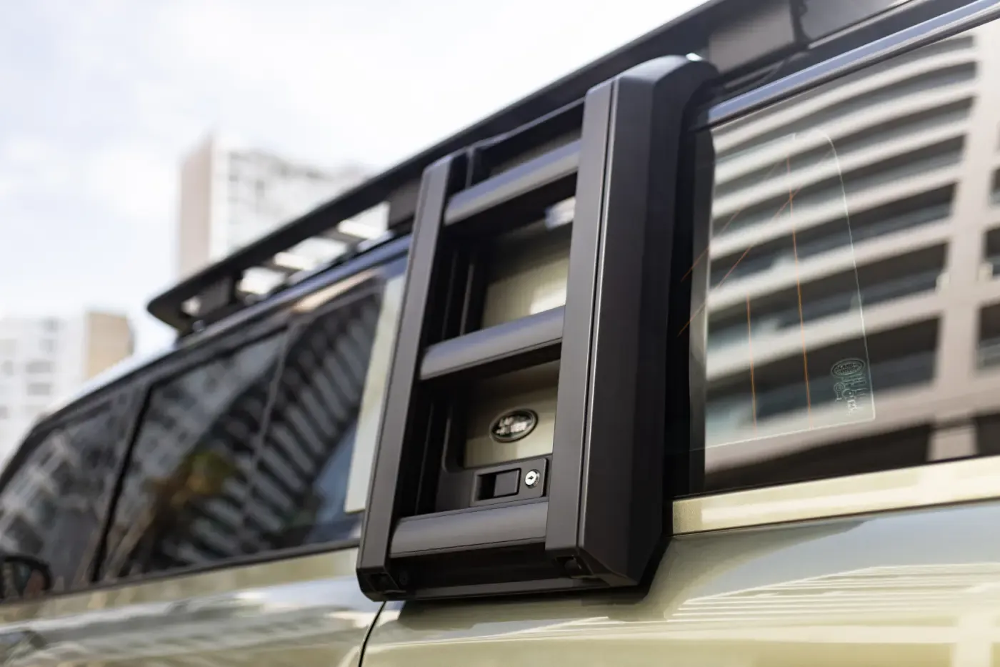 LAND ROVER Defender SE