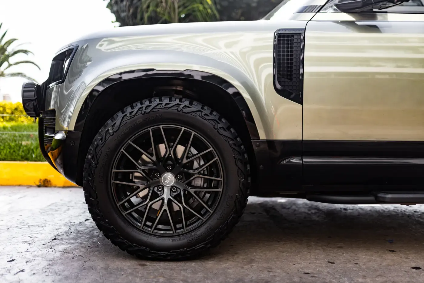 LAND ROVER Defender SE