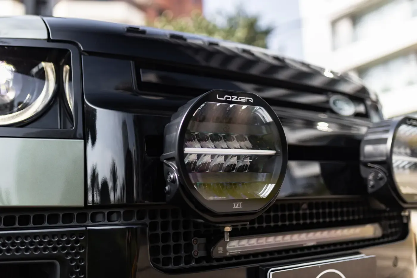 LAND ROVER Defender SE
