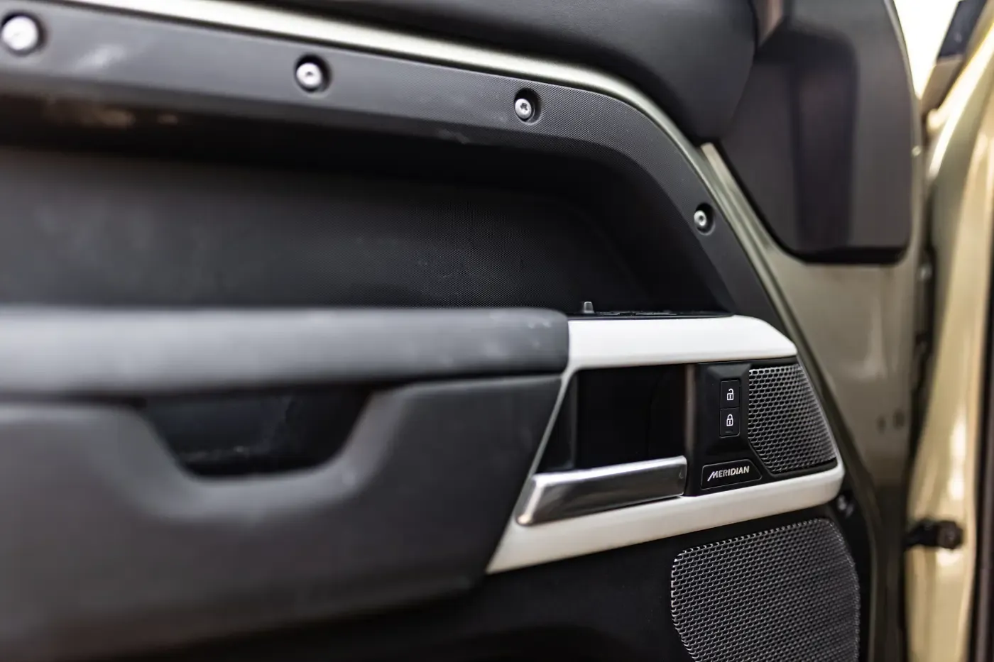 LAND ROVER Defender SE