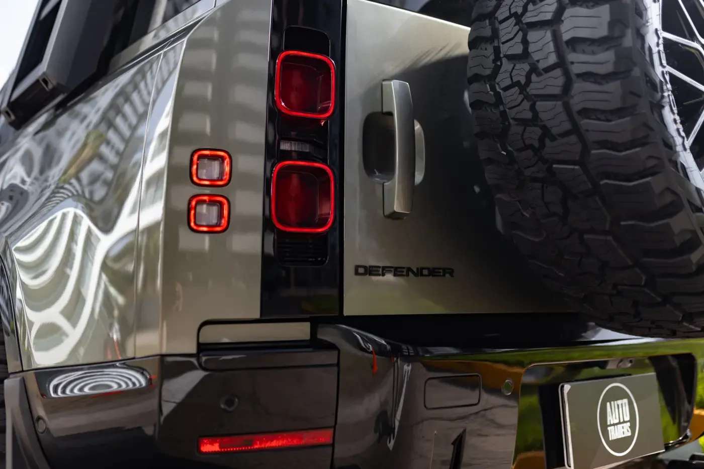 LAND ROVER Defender SE