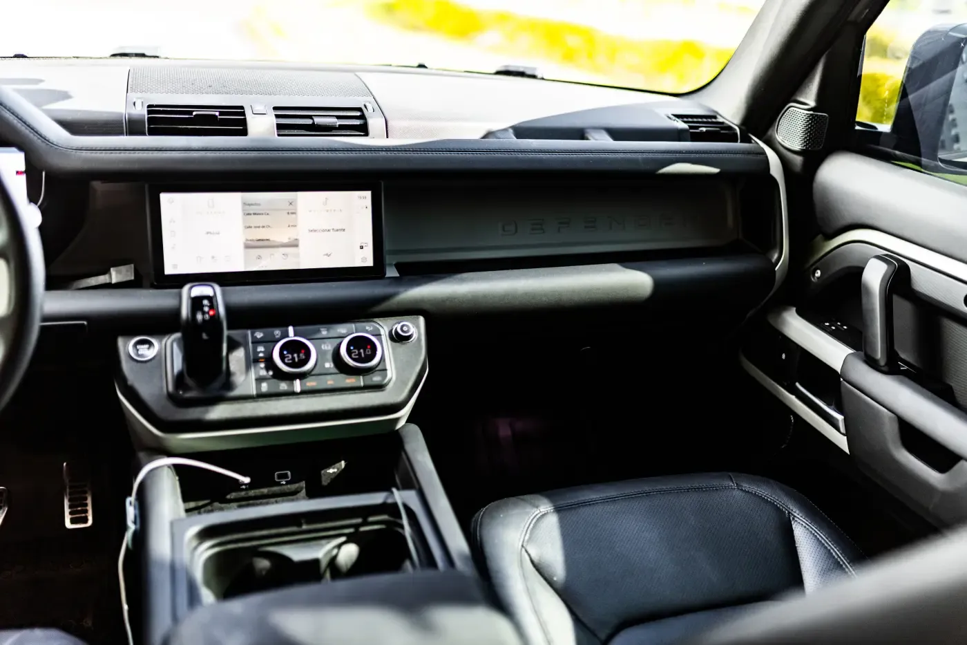 LAND ROVER Defender SE
