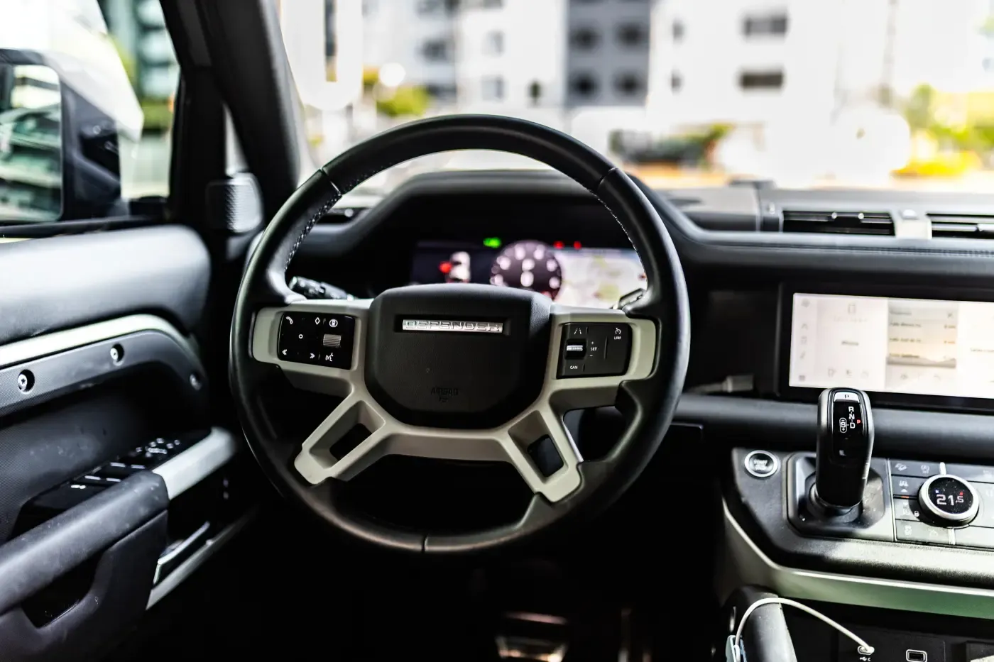 LAND ROVER Defender SE