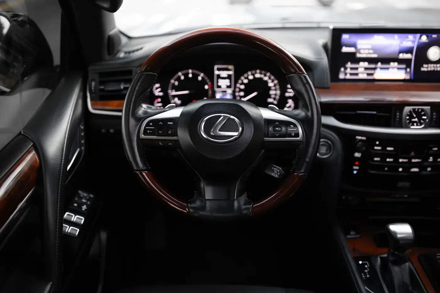 LEXUS LX 570