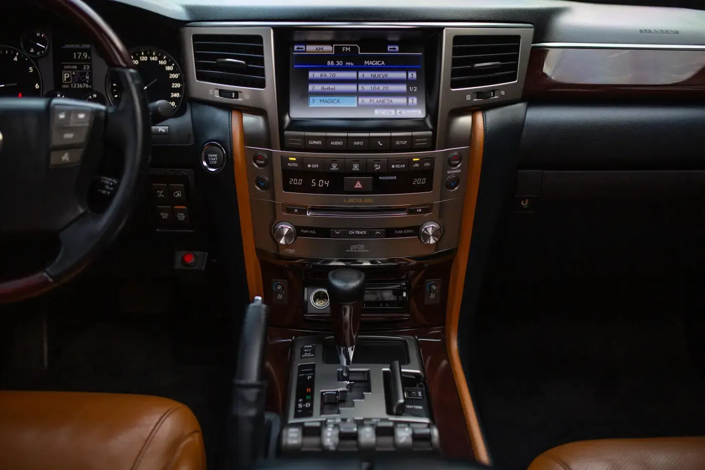 LEXUS LX 570 PLUS