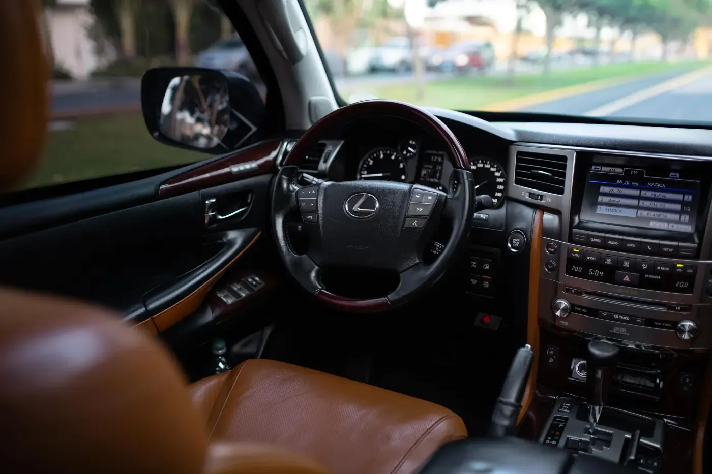 LEXUS LX 570 PLUS