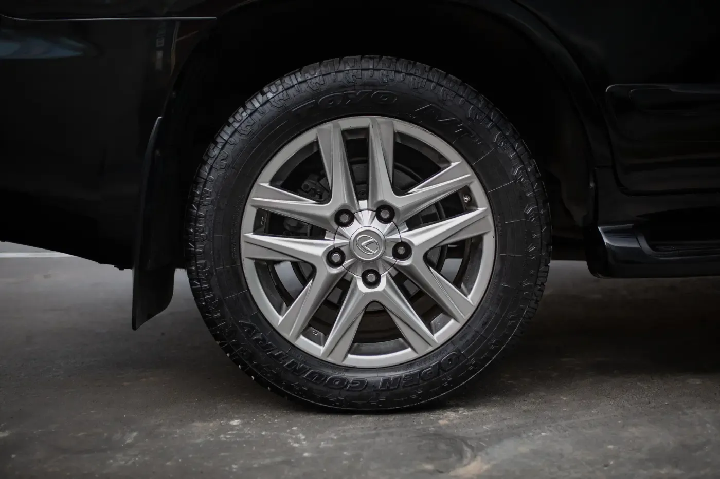 LEXUS LX 570 PLUS