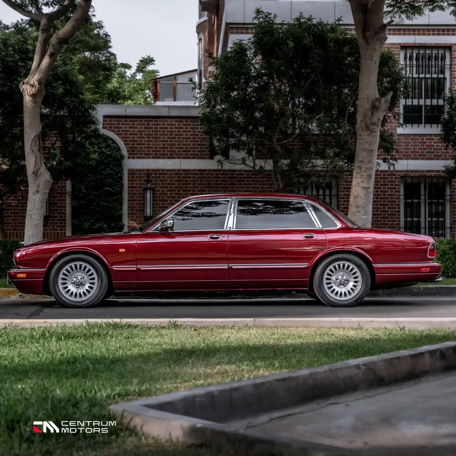 JAGUAR XJ12