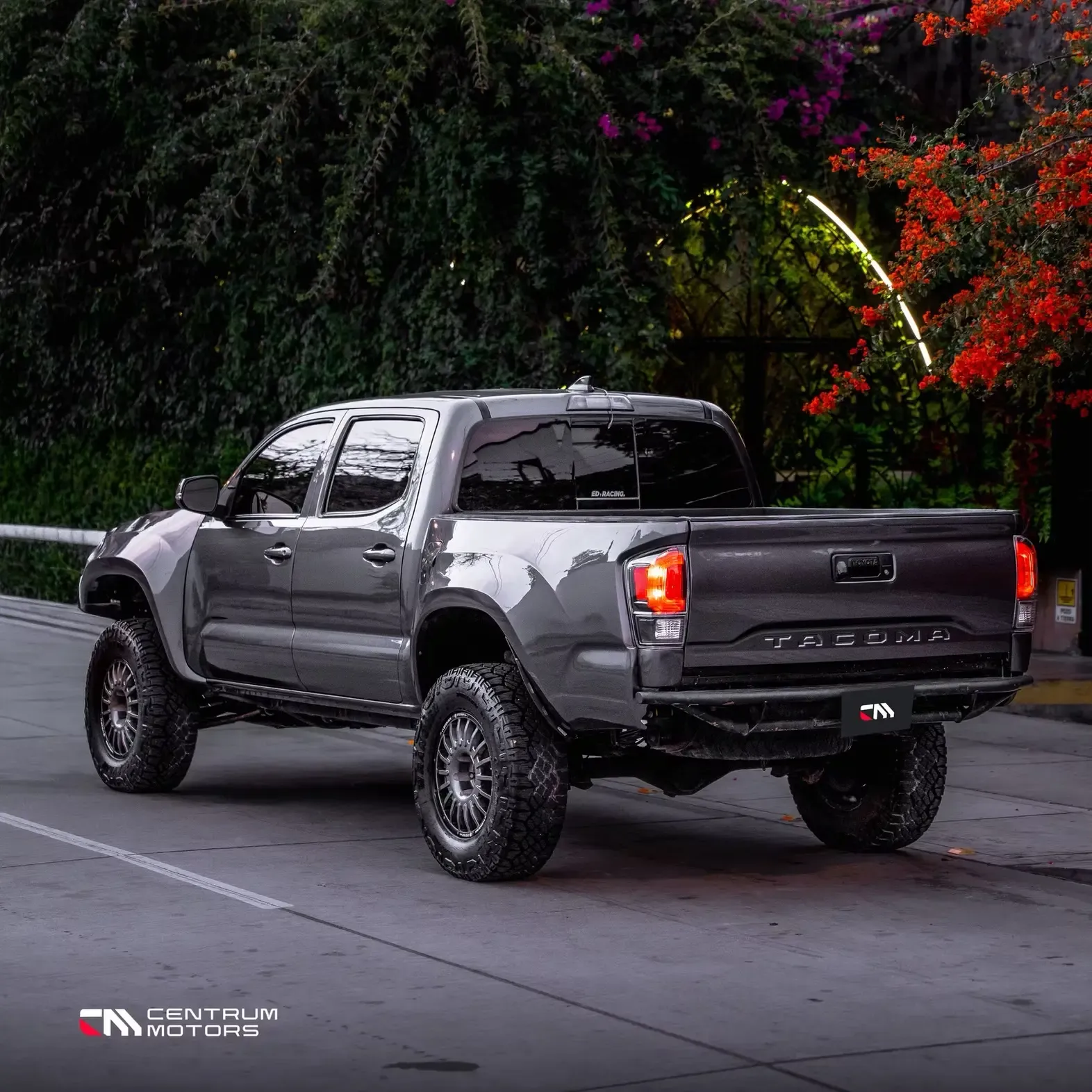 TOYOTA Tacoma