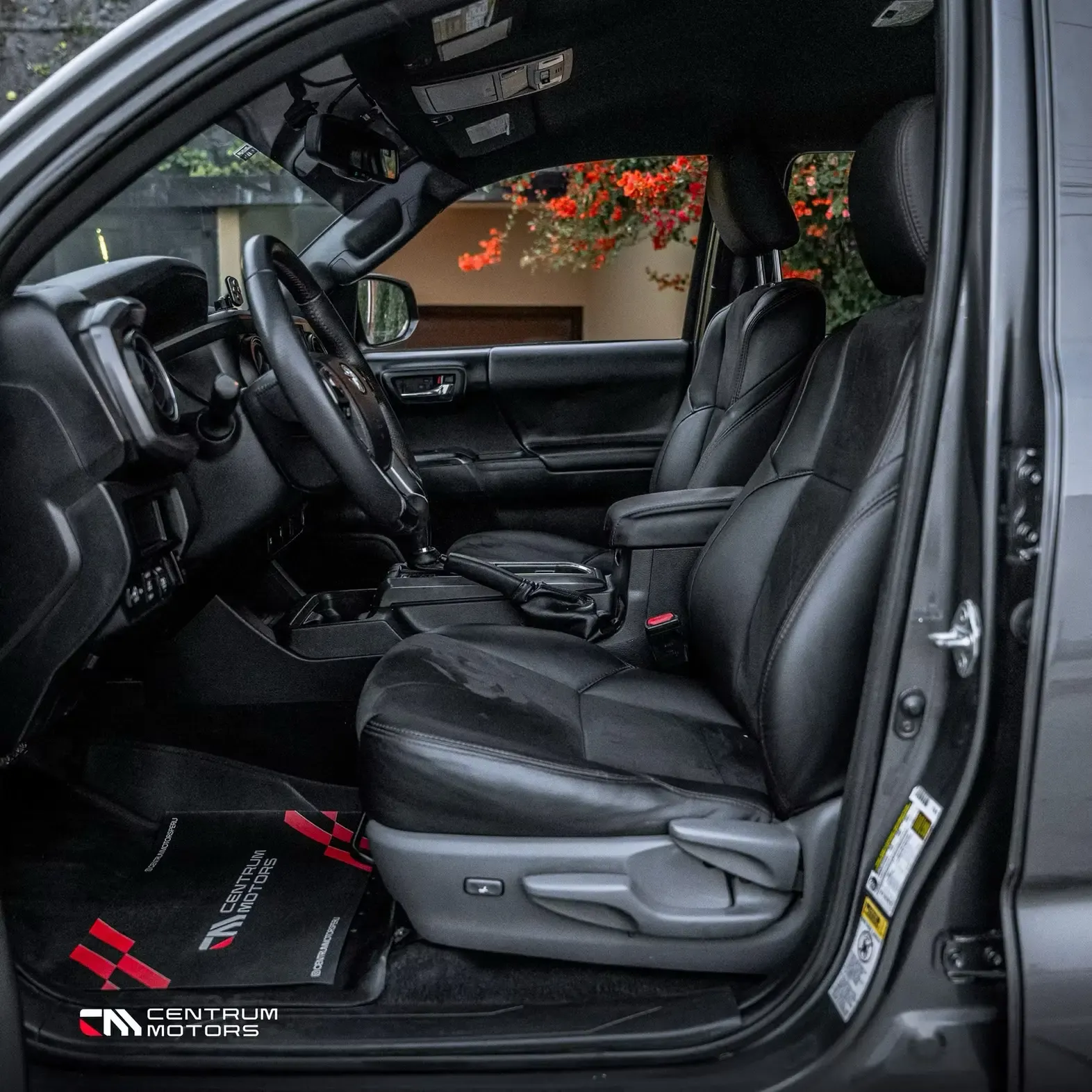 TOYOTA Tacoma