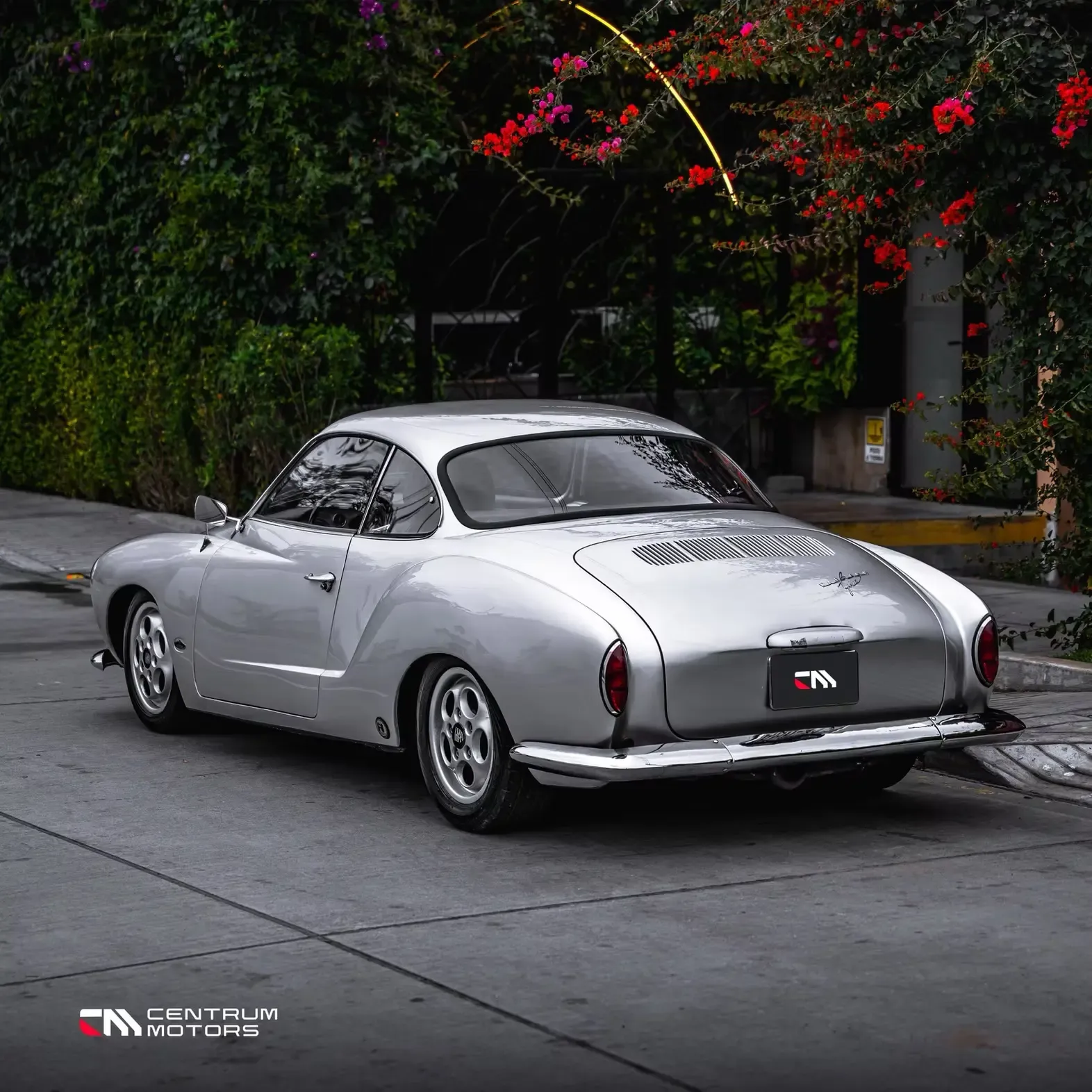 VOLKSWAGEN Karmann Ghia