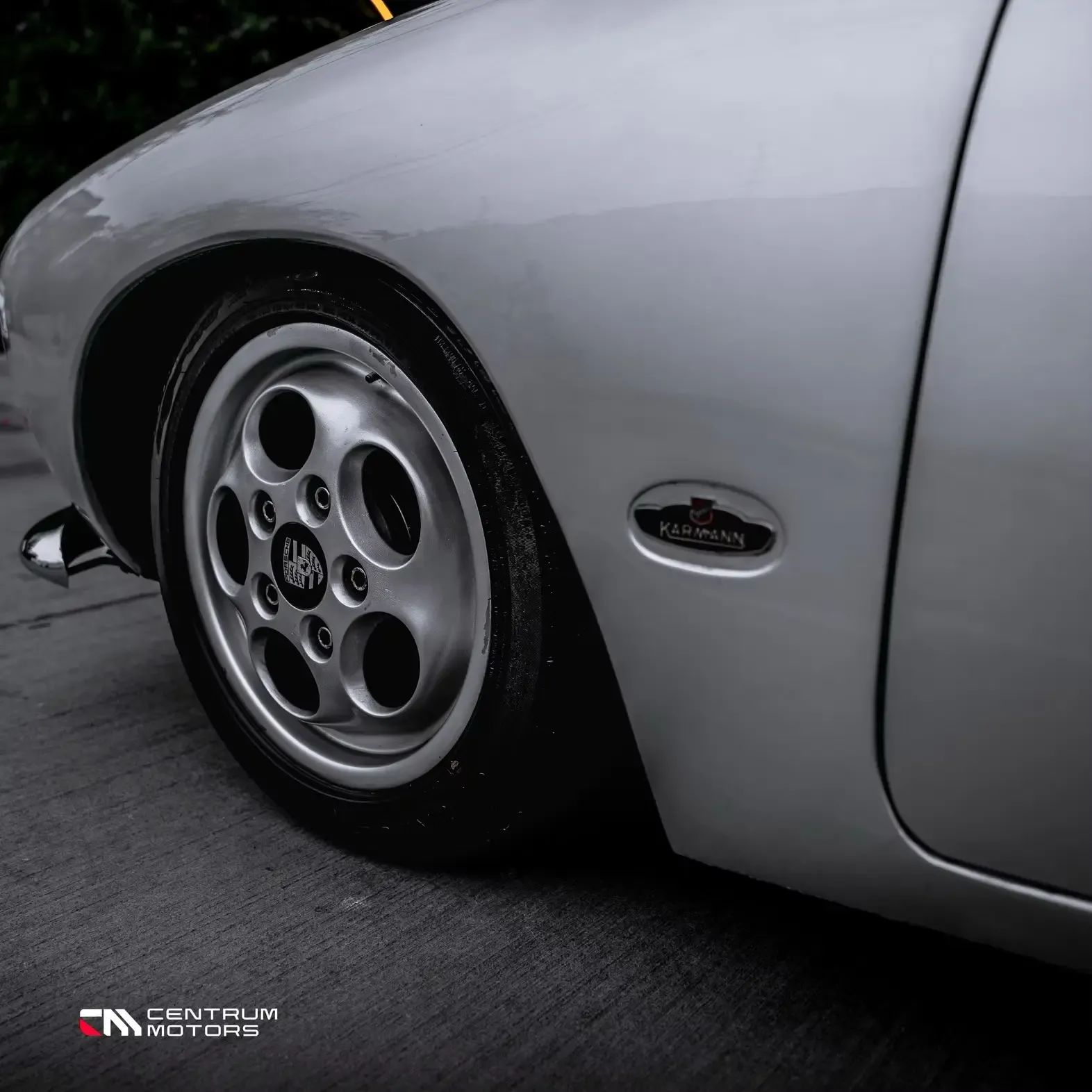 VOLKSWAGEN Karmann Ghia