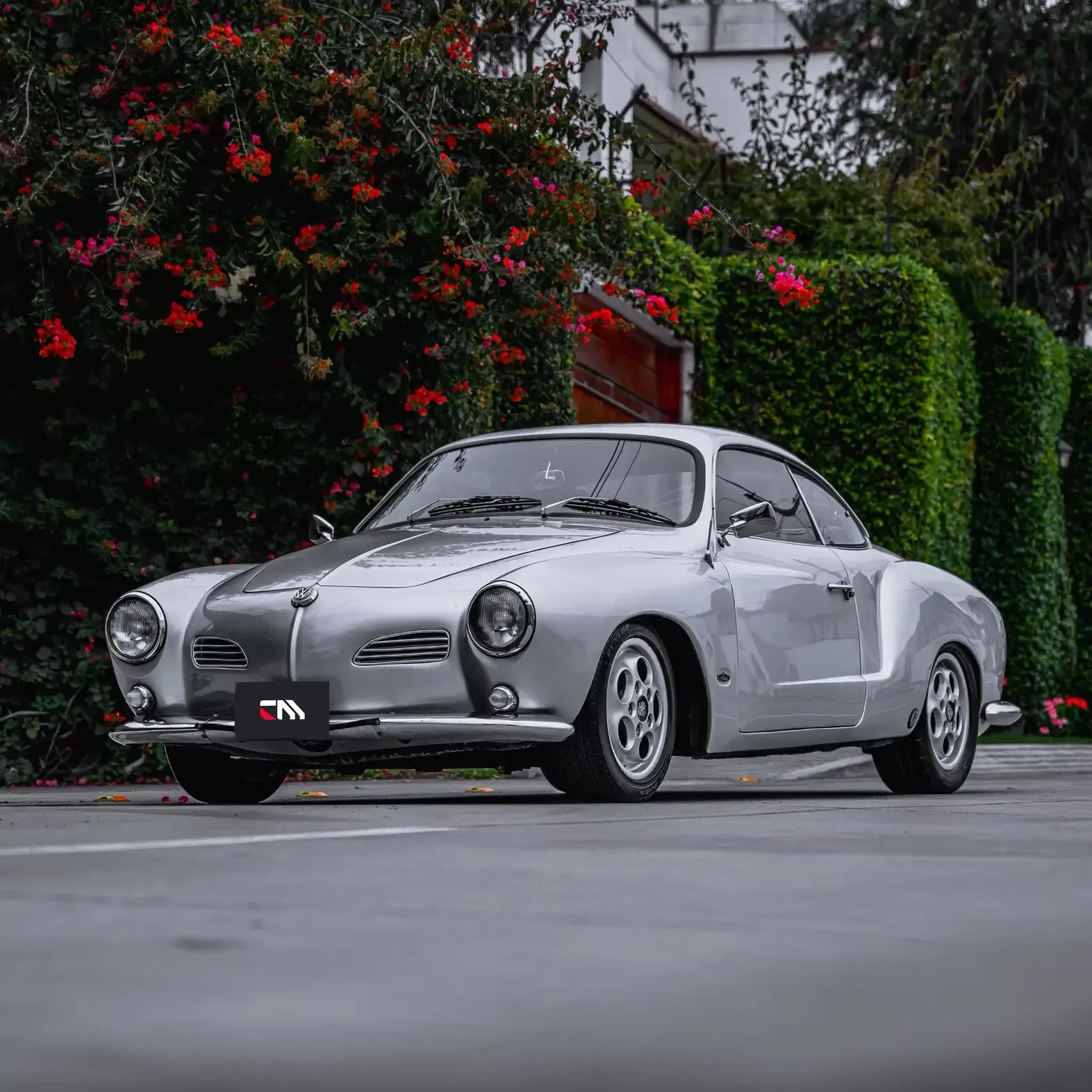 VOLKSWAGEN Karmann Ghia