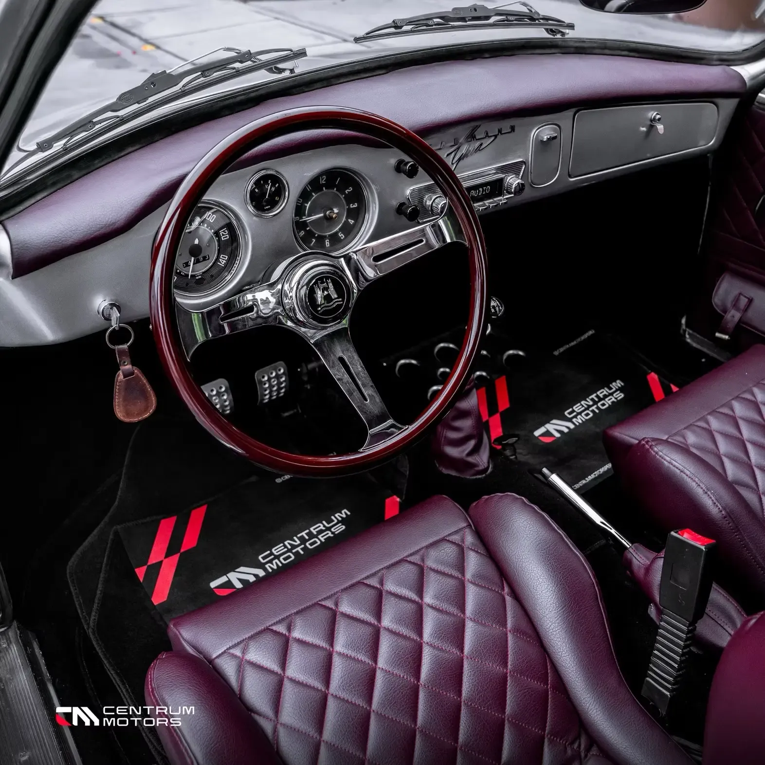 VOLKSWAGEN Karmann Ghia